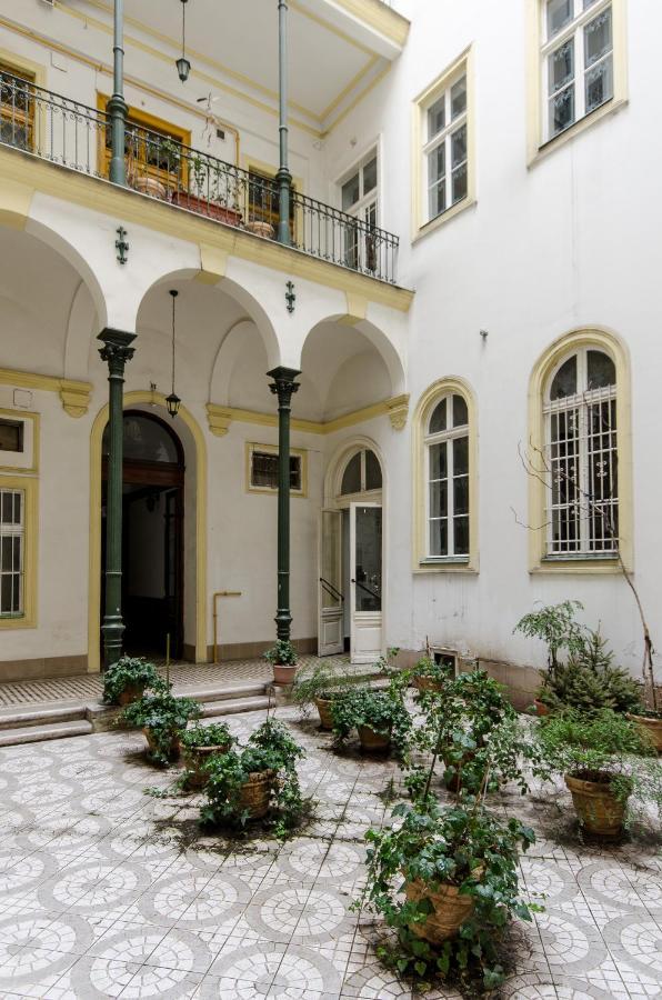 Studio Next To Opera House A26 Budapeste Exterior foto